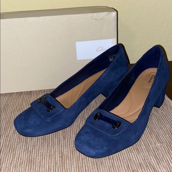 navy blue clarks